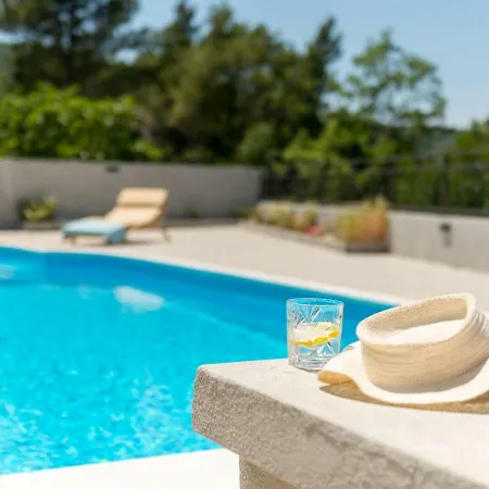 Spacious Holiday In With Pool Tugare