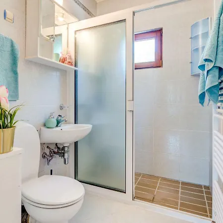 Spacious Holiday In With Pool * Tugare
