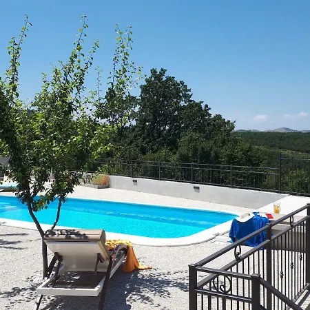 Spacious Holiday In With Pool