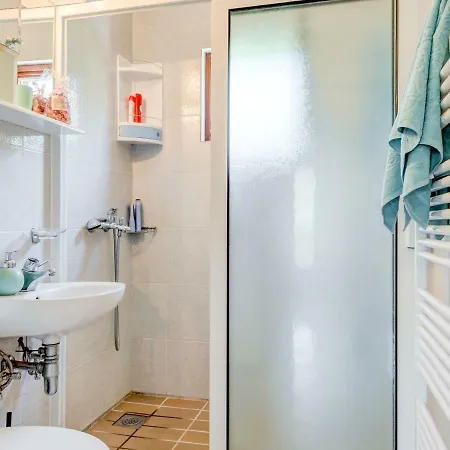 Spacious Holiday In With Pool Hébergement de vacances *