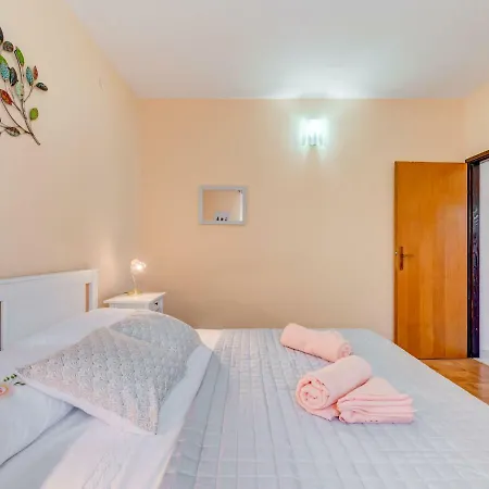 Сasa de vacaciones Spacious Holiday In With Pool *