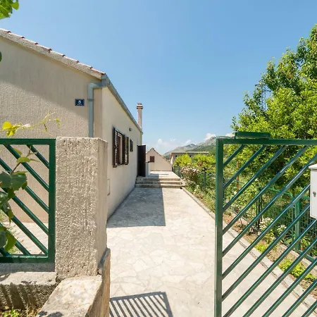 Spacious Holiday In With Pool Tugare